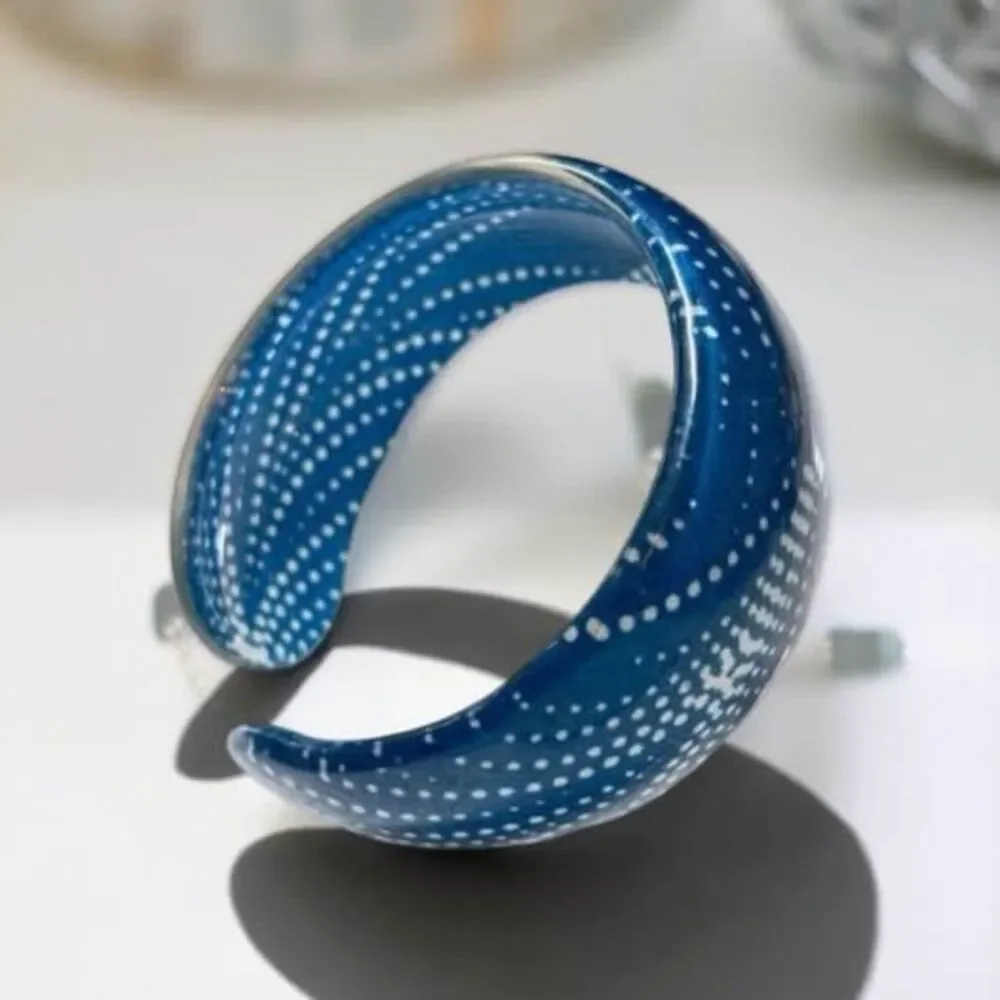 🎁🎁 Free shipping!! Chunky Indigo Blue Batik Pattern Statement Cuff Bracelet